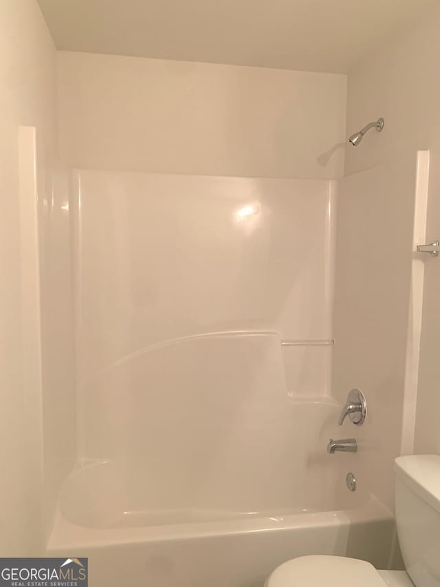 2118 Water Mill Ct, Buford, GA 30519 - full bath featuring toilet and washtub / shower combination