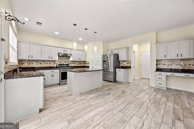 5156 Amberden Hall Dr, Suwanee, GA 30024 - kitchen featuring stainless steel appliances, tasteful backsplash, light wood-type flooring, under cabinet range hood, and recessed lighting