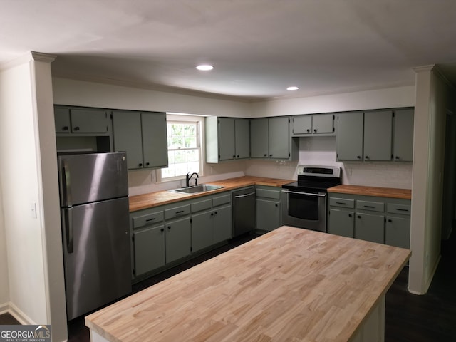286 Barnes Cir, Commerce, GA 30530 - kitchen featuring stainless steel appliances, a sink, wood counters, gray cabinetry, and recessed lighting