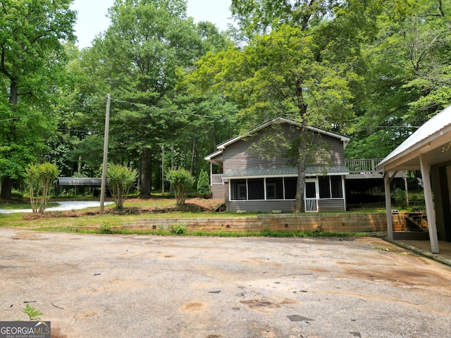 286 Barnes Cir, Commerce, GA 30530 - view of front of house featuring a sunroom