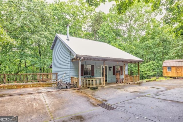 6504 Samoa, Flowery Branch, GA 30542 - view of front of house featuring a porch and driveway