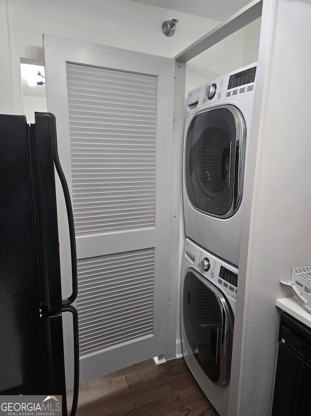 2479 Peachtree Rd NE Unit 902, Atlanta, GA 30305 - laundry area with estacked washer and dryer and dark wood-style floors