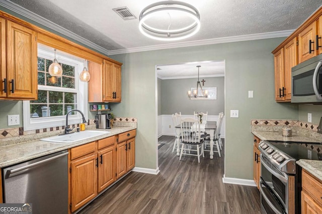 270 Meadow View Dr, Grayson, GA 30017 - kitchen featuring stainless steel appliances, a sink, dark wood-style floors, baseboards, and ornamental molding