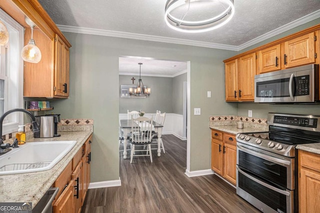 270 Meadow View Dr, Grayson, GA 30017 - kitchen with stainless steel appliances, a sink, dark wood-type flooring, a chandelier, and baseboards