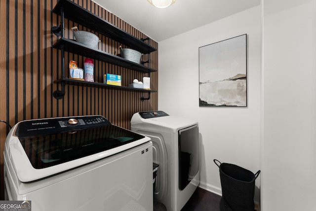 1504 Oglethorpe Dr, Suwanee, GA 30024 - laundry area with washing machine and dryer and baseboards