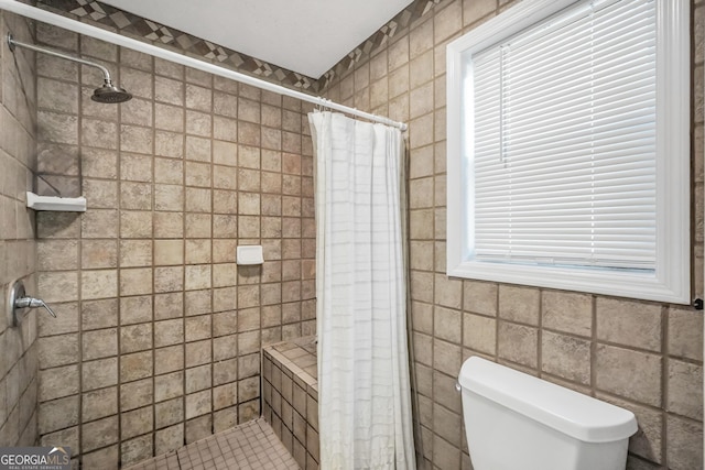 933 Chisholm Trl, Macon, GA 31220 - bathroom with tiled shower, tile walls, and toilet