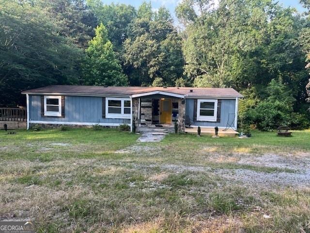 7138 Rockland Rd, Lithonia, GA 30038 - view of front of home featuring a front yard