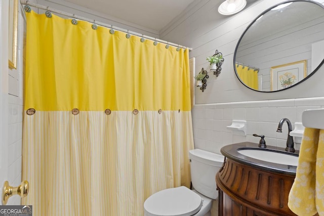 118 Duvall Dr, Stockbridge, GA 30281 - bathroom with vanity, tile walls, a shower with curtain, and crown molding
