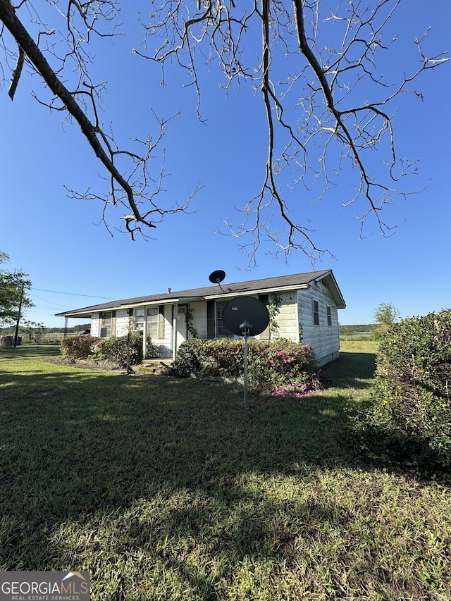 1963 Antioch Church Rd, Eastman, GA 31023 - view of front of home with a front lawn