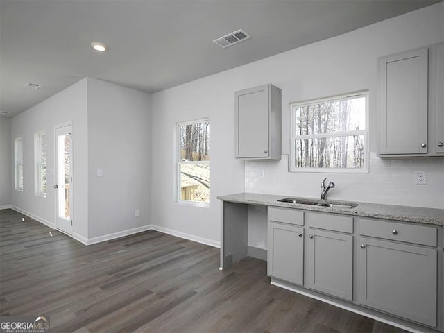 250 Shawnee Trl, Dallas, GA 30157 - kitchen featuring gray cabinets, dark wood-style floors, backsplash, and recessed lighting