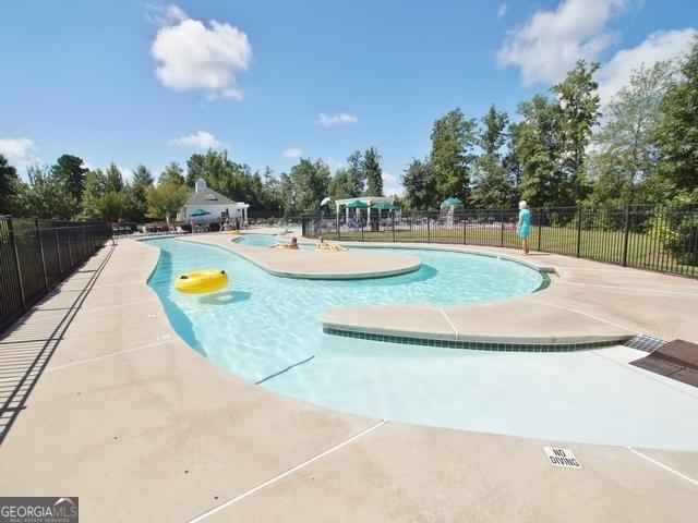 149 Horizon Hl, Newnan, GA 30265 - community pool with a patio