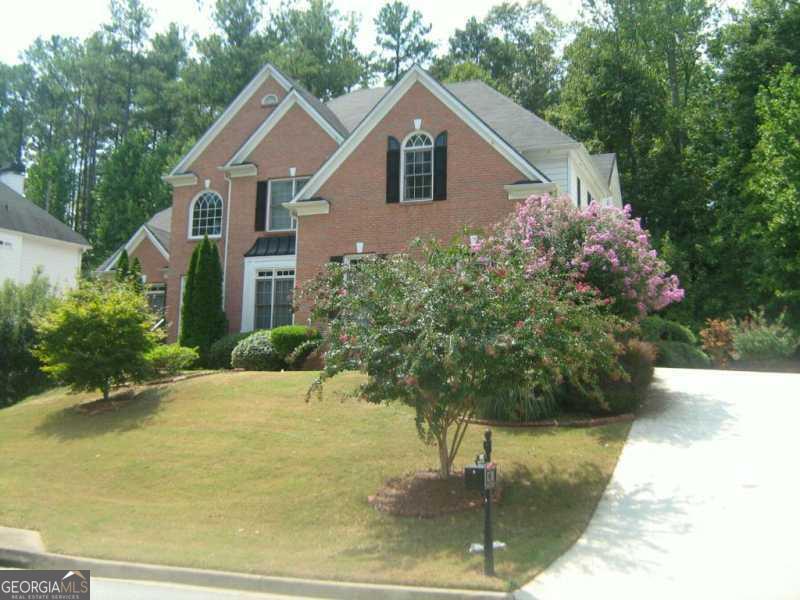 7071 Glen Cove Ln, Stone Mountain, GA 30087 - view of front of house featuring a front lawn