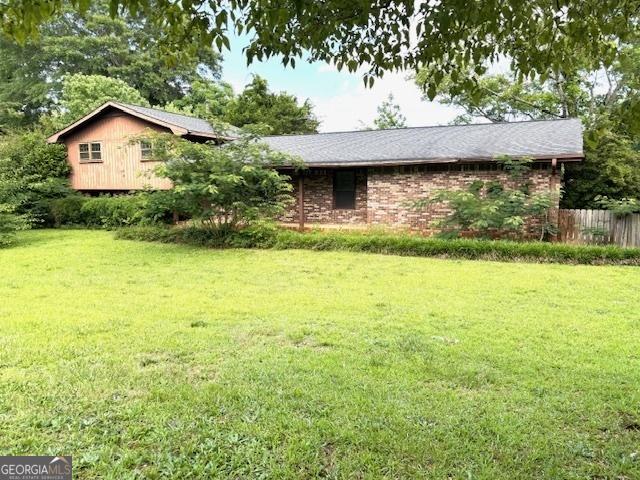 8832 Twin Oaks Dr, Jonesboro, GA 30236 - view of yard