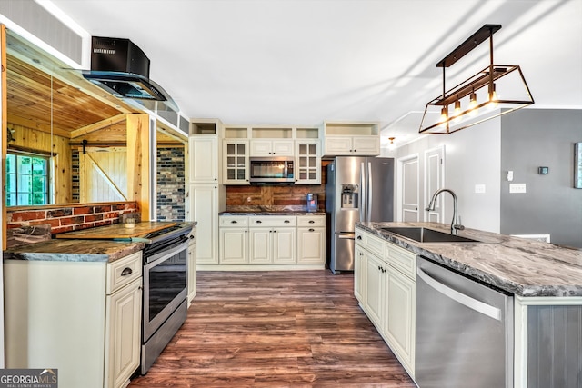 113 Fletcher Rd, Eatonton, GA 31024 - kitchen featuring stainless steel appliances, a sink, decorative backsplash, dark wood-style floors, and an island with sink