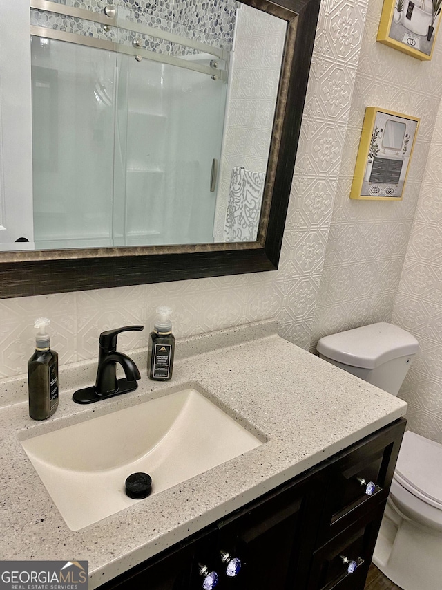 5 Red Fox Dr SW, Rome, GA 30165 - bathroom featuring toilet, vanity, and tasteful backsplash