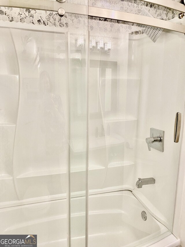 5 Red Fox Dr SW, Rome, GA 30165 - full bath with bath / shower combo with glass door