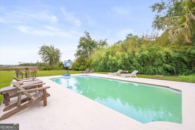 103 Ashley Marsh Dr, Brunswick, GA 31523 - outdoor pool with a patio area and a lawn