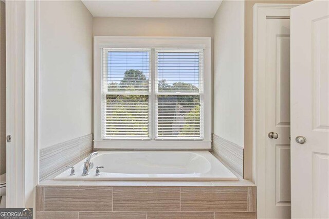 3834 Chamblee Dunwoody Rd, Atlanta, GA 30341 - bathroom featuring a bath and toilet