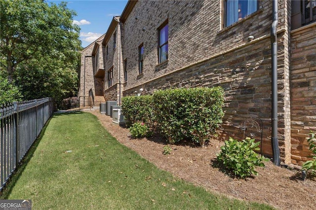 3834 Chamblee Dunwoody Rd, Atlanta, GA 30341 - view of yard