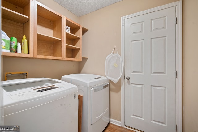 135 Pinewood Cir, Colbert, GA 30628 - washroom with washing machine and dryer, wood finished floors, and a textured ceiling