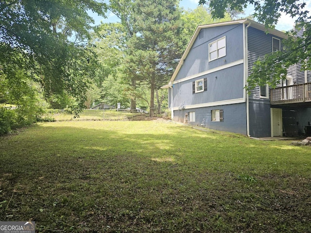 686 Favorwood Dr SW, Marietta, GA 30060 - view of side of home with a lawn and a deck