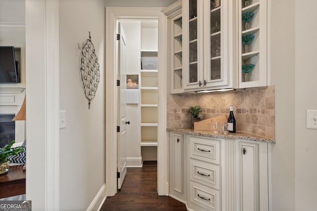4530 Westgate Dr, Cumming, GA 30040 - indoor dry bar with backsplash and dark wood-style flooring