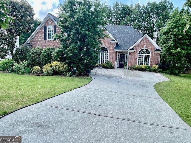 1902 Commons View Cir, Snellville, GA 30078 - traditional-style home featuring brick siding, a front yard, and roof with shingles