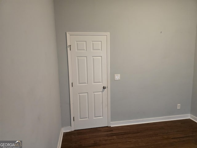 490 Rockwell St SW, Atlanta, GA 30310 - unfurnished room with dark wood-style flooring