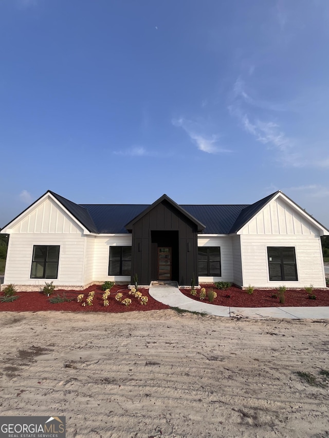1365 Paris, Swainsboro, GA 30401 - modern farmhouse featuring board and batten siding and metal roof