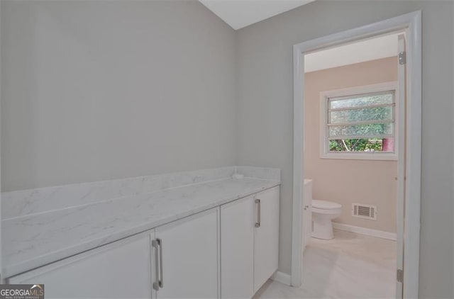 622 Sheffield Rd, Norcross, GA 30071 - bathroom with toilet, baseboards, and vanity