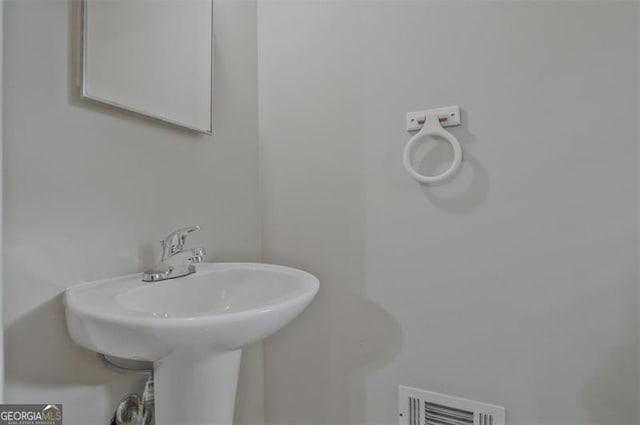 622 Sheffield Rd, Norcross, GA 30071 - bathroom featuring a sink