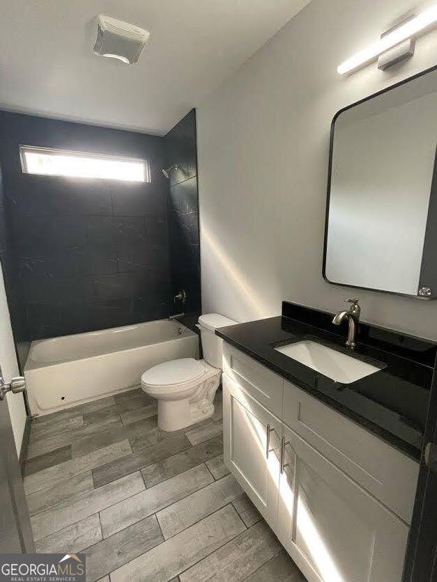 185 Glenrose Cir SW, Atlanta, GA 30354 - full bath featuring vanity and shower / bathtub combination