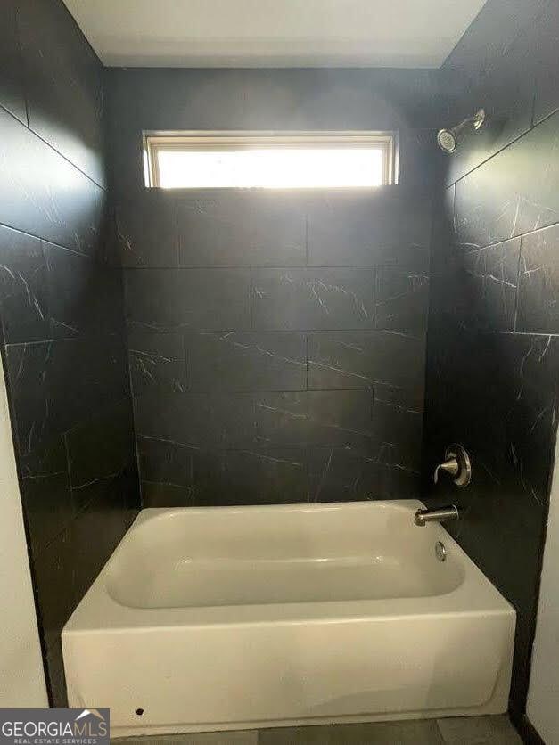 185 Glenrose Cir SW, Atlanta, GA 30354 - bathroom with bathing tub / shower combination