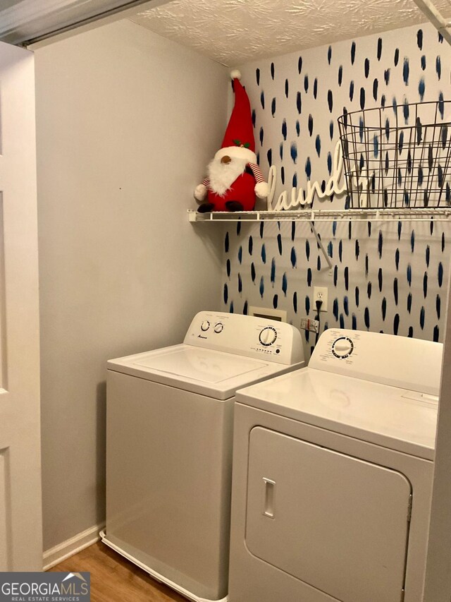 4863 Beacon Ridge Ln, Flowery Branch, GA 30542 - laundry room with independent washer and dryer, wood finished floors, and a textured ceiling