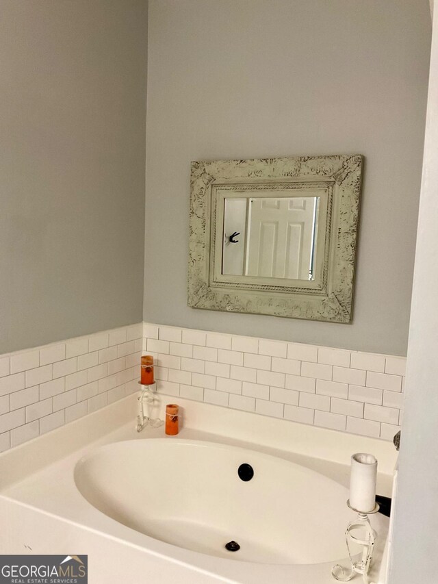 4863 Beacon Ridge Ln, Flowery Branch, GA 30542 - bathroom featuring a garden tub
