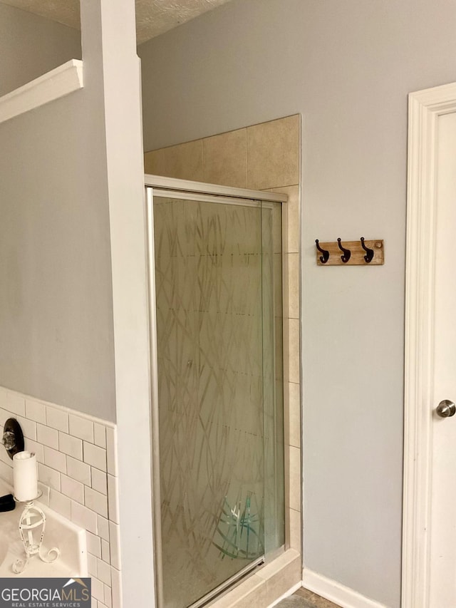 4863 Beacon Ridge Ln, Flowery Branch, GA 30542 - bathroom featuring a shower stall