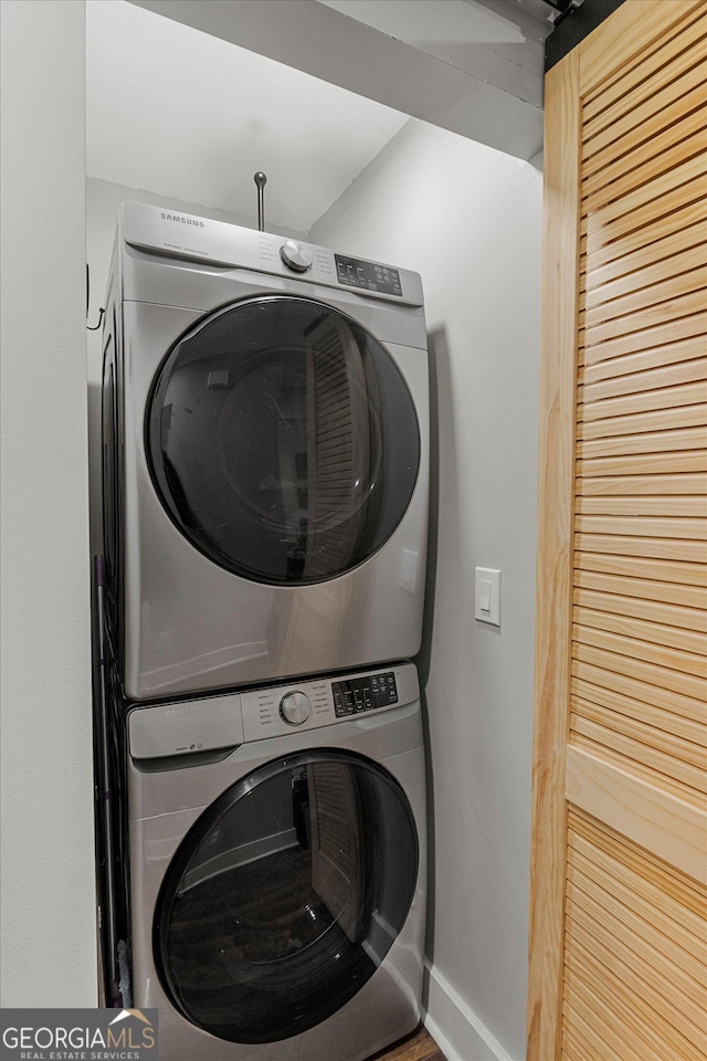 528 Allendale Dr, Decatur, GA 30032 - laundry room featuring estacked washer and dryer and baseboards