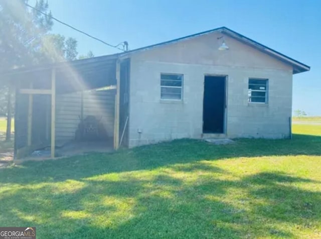 1909 Scotland Rd, Dublin, GA 31021 - back of property featuring a lawn and concrete block siding