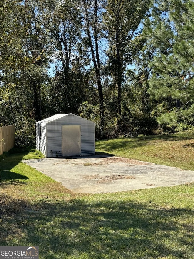 1909 Scotland Rd, Dublin, GA 31021 - view of yard with a storage unit