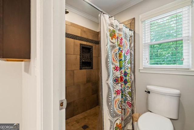5676 Mount Berry Ln, Peachtree Corners, GA 30092 - bathroom with plenty of natural light, tiled shower, toilet, and crown molding