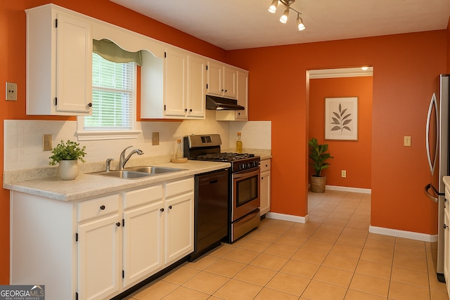 3255 Hunters Crossing Pt, Lithonia, GA 30038 - kitchen with a sink, stainless steel appliances, tasteful backsplash, and light countertops