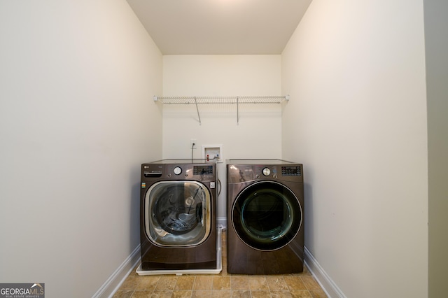 1076 Scenic Park Trl, Lawrenceville, GA 30046 - laundry room with washer and dryer and baseboards