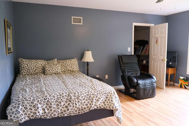 1101 Forrest Hills Dr, Watkinsville, GA 30677 - bedroom featuring light wood finished floors, a spacious closet, ceiling fan, and a closet