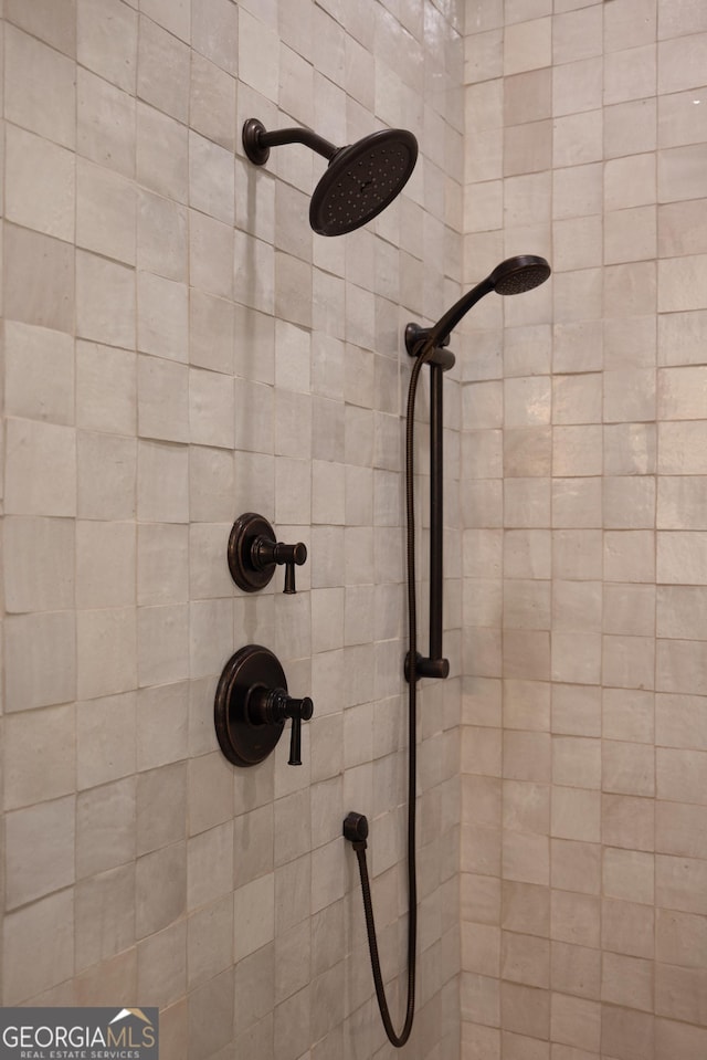 5700 Goolsby Rd, Monticello, GA 31064 - bathroom featuring a tile shower