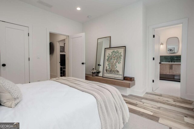 1168 Mado Loop, Chattahoochee Hills, GA 30268 - bedroom featuring light wood-type flooring, ensuite bathroom, recessed lighting, and baseboards