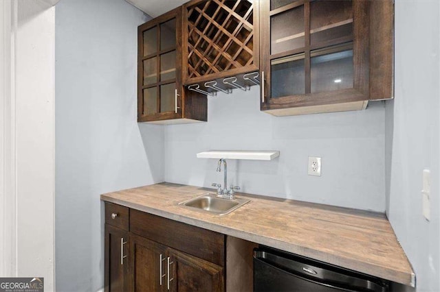 1686 Alvarado Ter SW, Atlanta, GA 30310 - indoor wet bar featuring dishwashing machine