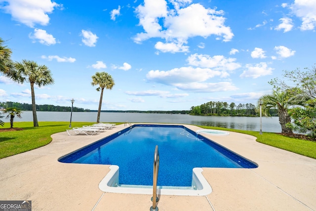 745 Chickasaw Trl S, Sparta, GA 31087 - view of swimming pool featuring a patio area, a water view, a pool with connected hot tub, and a lawn