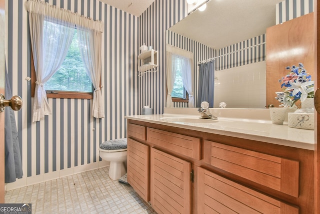 8120 Ball Mill Rd, Atlanta, GA 30350 - full bathroom featuring toilet, vanity, baseboards, wallpapered walls, and a shower with shower curtain