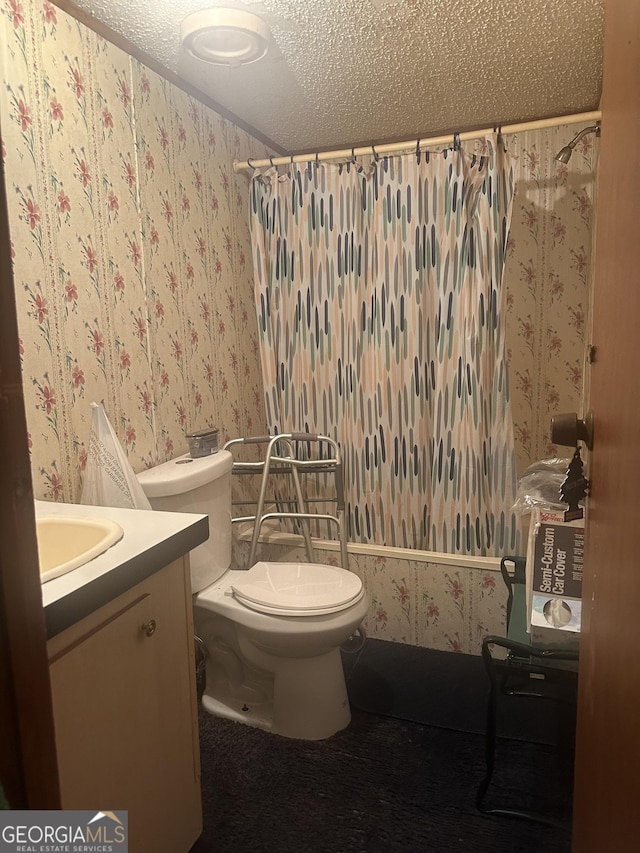 94 Payne Ln, Carnesville, GA 30521 - bathroom with wallpapered walls, vanity, toilet, shower / tub combo with curtain, and a textured ceiling