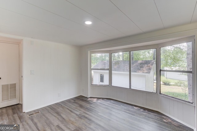 2526 Bald Eagle Trl, Gainesville, GA 30507 - unfurnished room featuring wood finished floors, healthy amount of natural light, baseboards, and recessed lighting